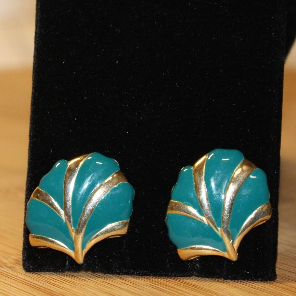 Vtg Gold-Tone & Teal Shell Clip-On Earrings Retro Costume Jewelry Approx 1"x1"